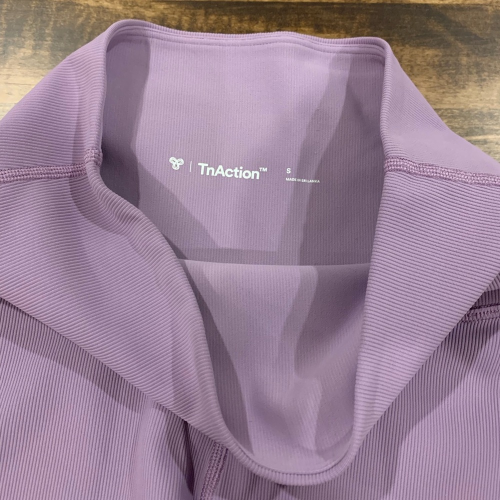 Aritzia Lavender Women Shorts - Picture 3 of 5